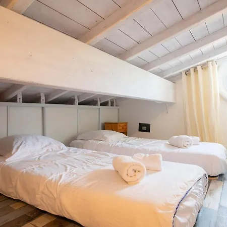 Exceptionelle Les Pieds Dans L'eau Вилла Йер