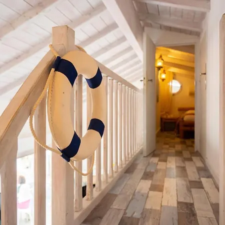 Exceptionelle Les Pieds Dans L'eau Hyères