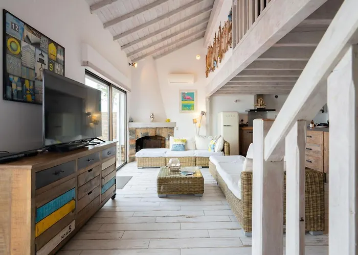 Exceptionelle Les Pieds Dans L'eau Vila *