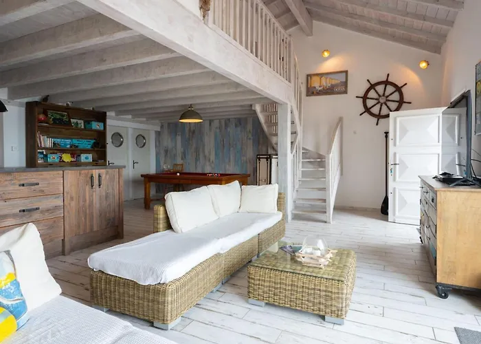 Exceptionelle Les Pieds Dans L'eau Vila *